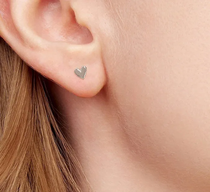 Simple S925 sterling silver heart-shaped ear studs with electroplated finish on a white background