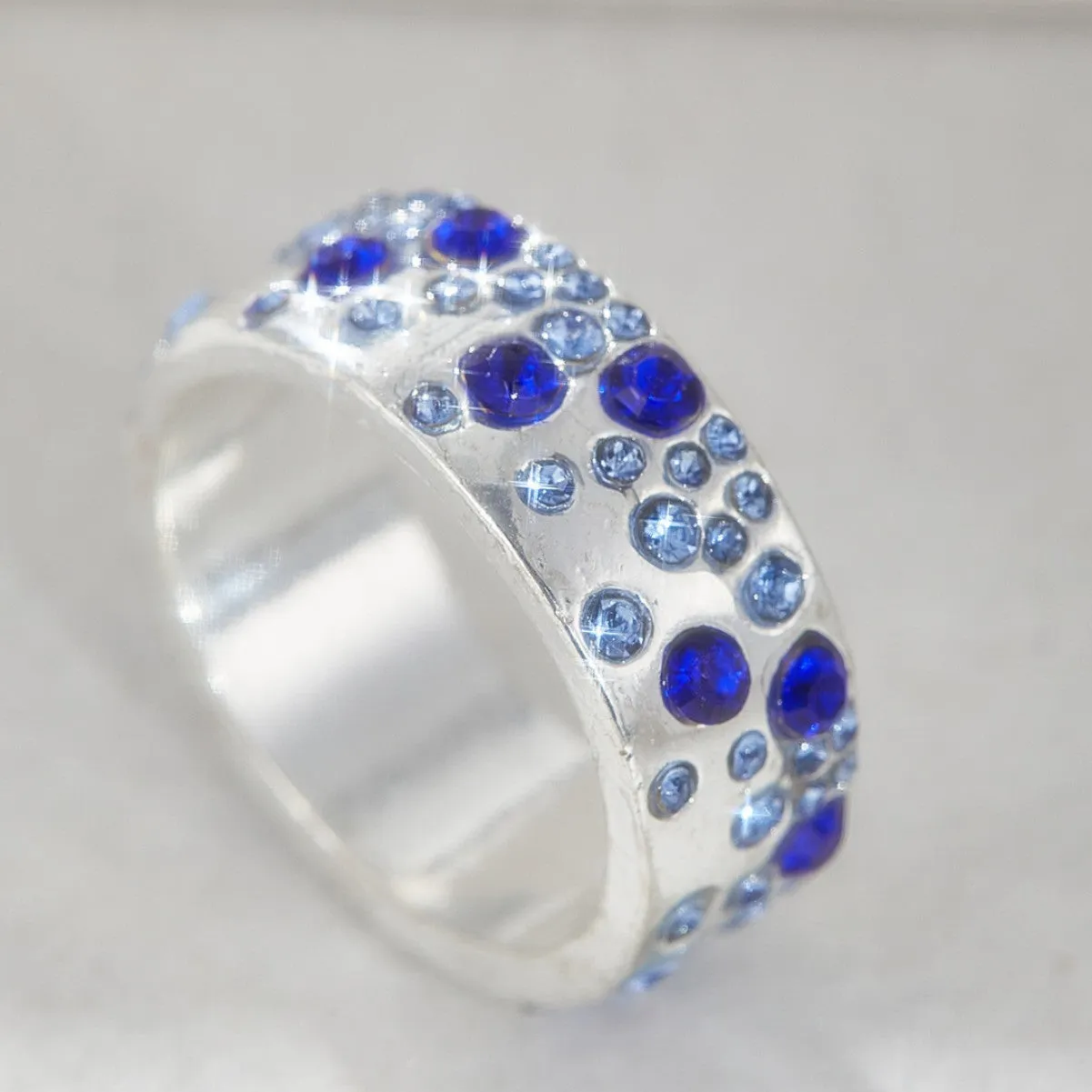 Mixed colour diamond retro personality ring in unisex geometric style on a white background.