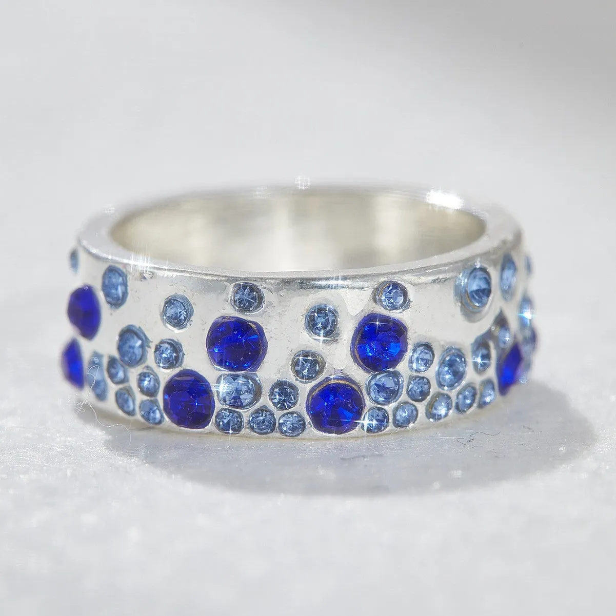 Mixed colour diamond retro personality ring in unisex geometric style on a white background.