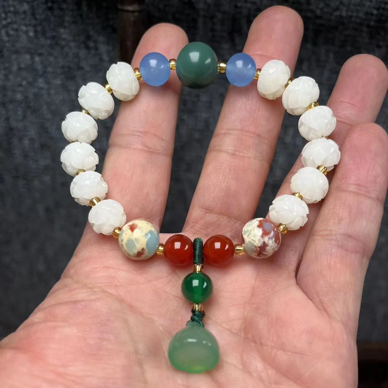 Carved bodhi root and white jade pumpkin lotus beads bracelet with cat's paw pendant.