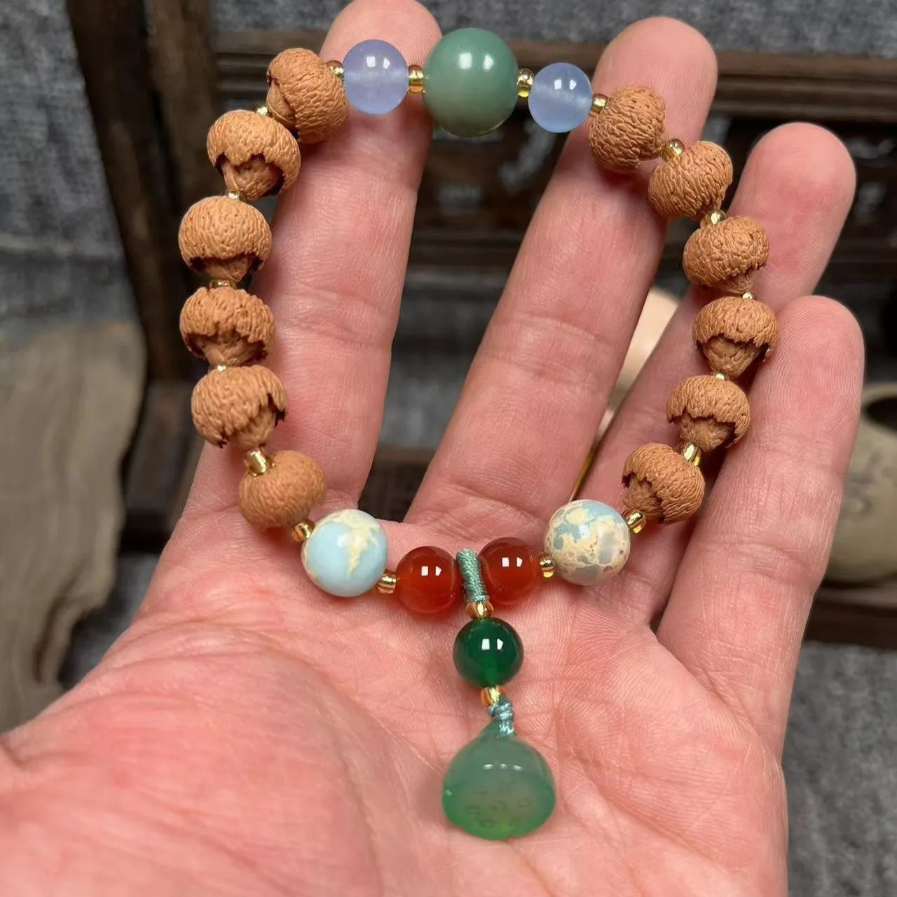 Carved bodhi root and white jade pumpkin lotus beads bracelet with cat's paw pendant.