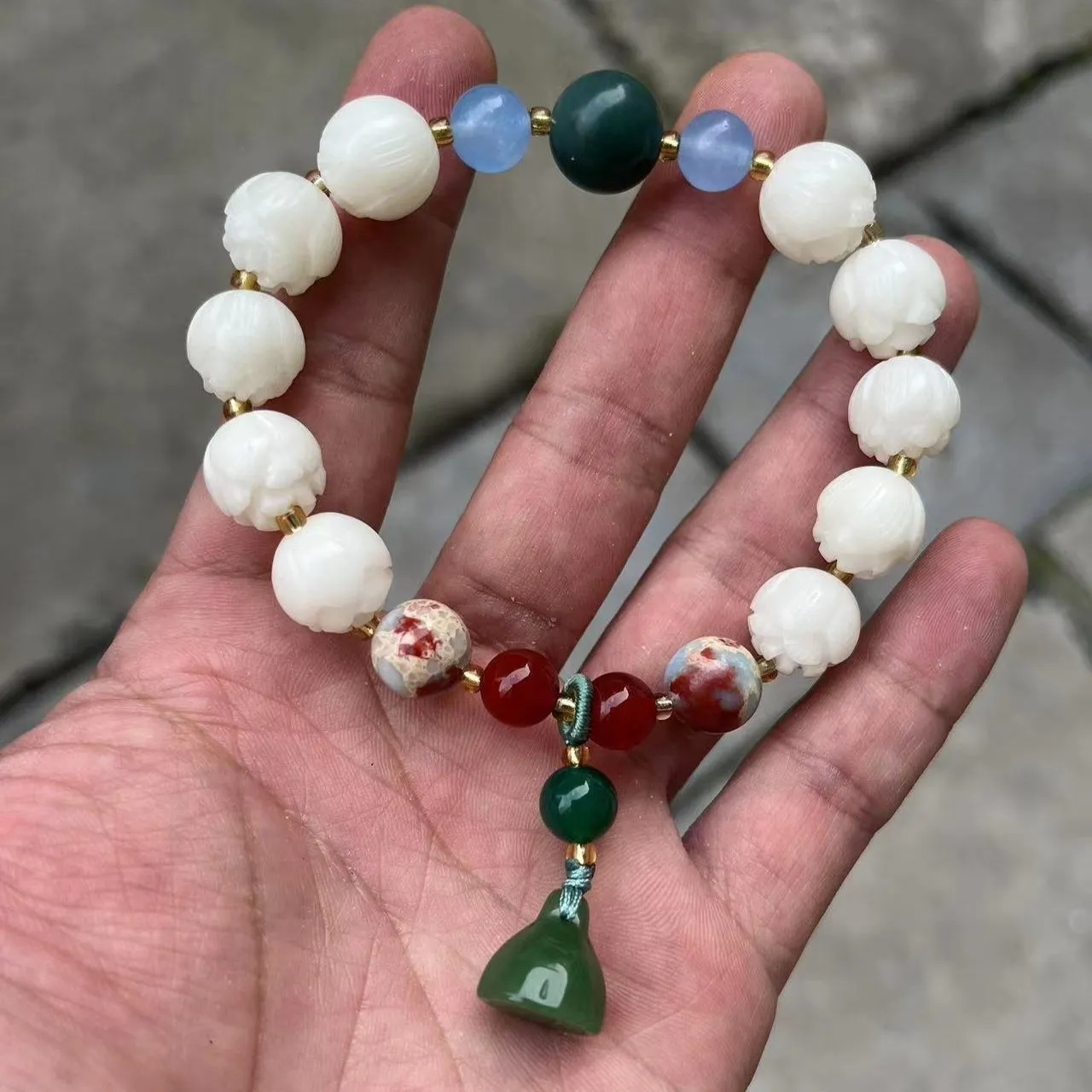 Carved bodhi root and white jade pumpkin lotus beads bracelet with cat's paw pendant.