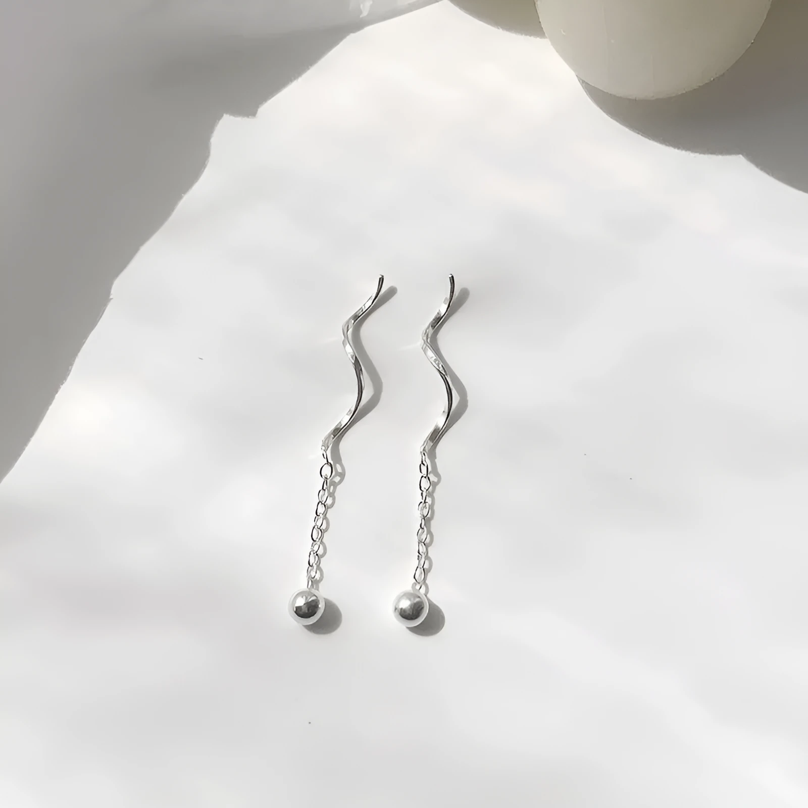 Niche Design S925 silver wavy ball hanging earrings with natural wave shape and round beads
