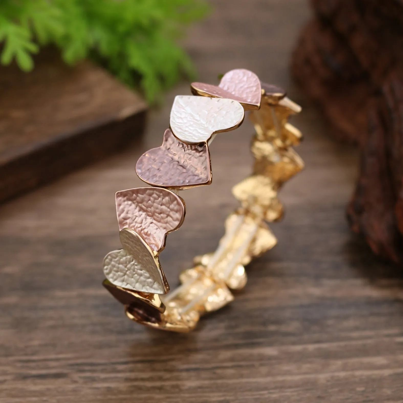 Heart-shaped alloy elastic bracelet ladies Valentine's Day gift four colours