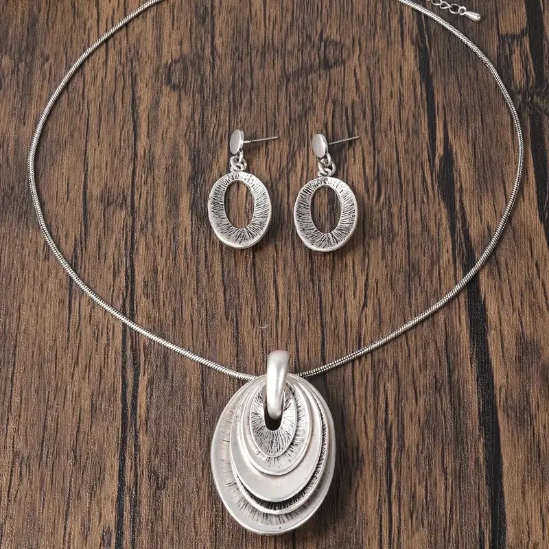 Mid-ancient three-layer coil necklace and earrings set, retro geometric design, zinc alloy, electroplated finish, on sweater