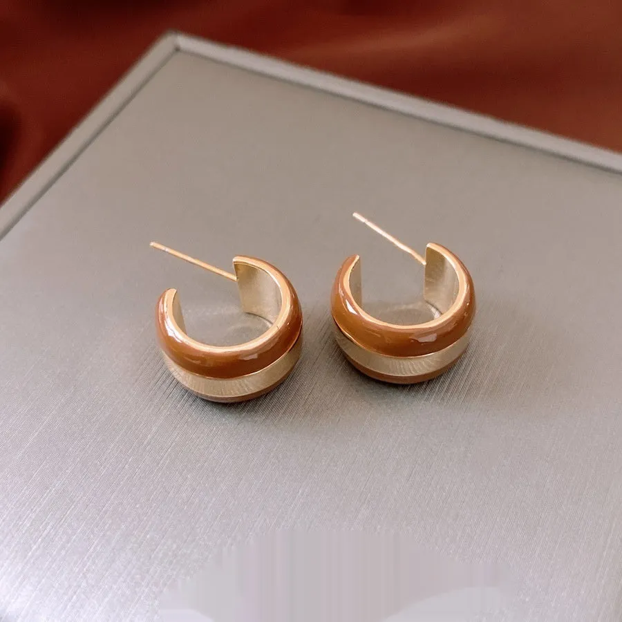 Real gold plated silver needle striped round stud earrings for women in golden coffee colour