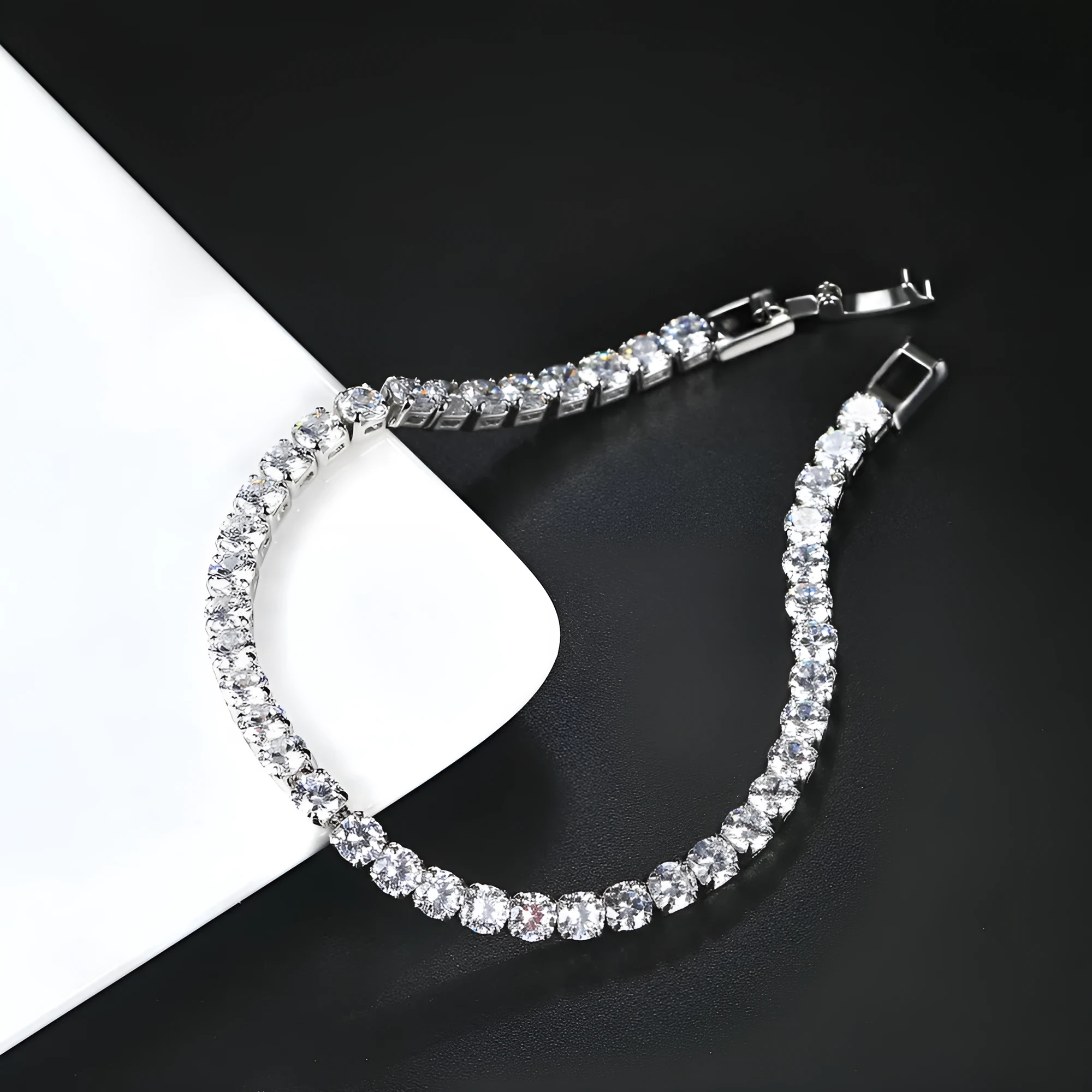 High-grade Light Luxury Rhinestone Bracelet For Women with Special-interest Design Unisex Alloy Geometry Style Travel Commemoration Gift Silver or Gold Claw Chain 17cm 19cm 21cm Sizes Electroplating Finish