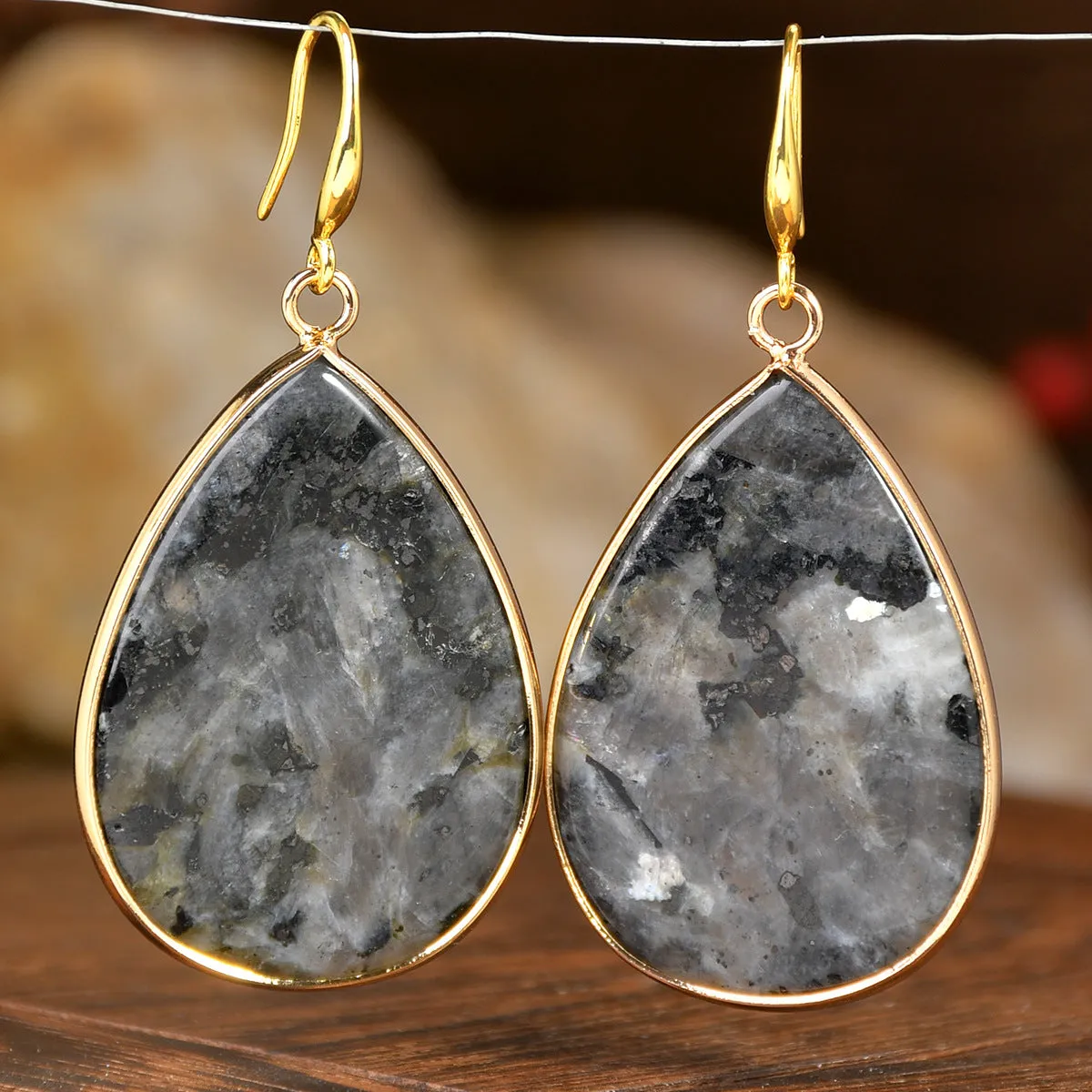 Women's retro-style drop earrings with a natural stone pendant in green aventurine on electroplated settings.