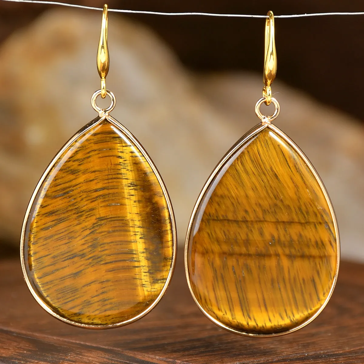 Women's retro-style drop earrings with a natural stone pendant in green aventurine on electroplated settings.