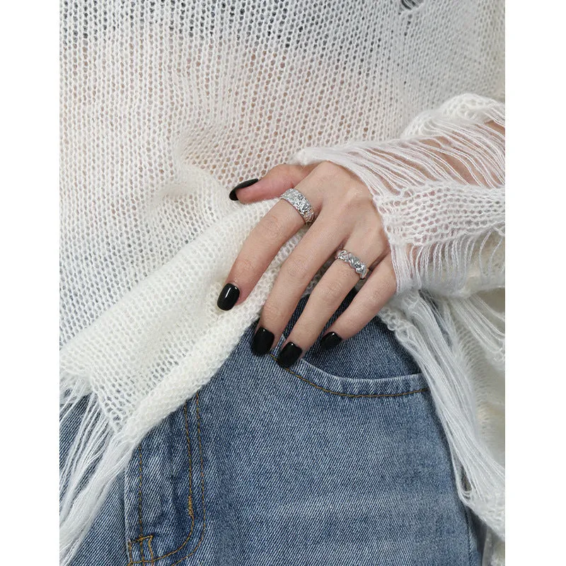 Adjustable opening S925 silver ring with hammered texture in white gold colour