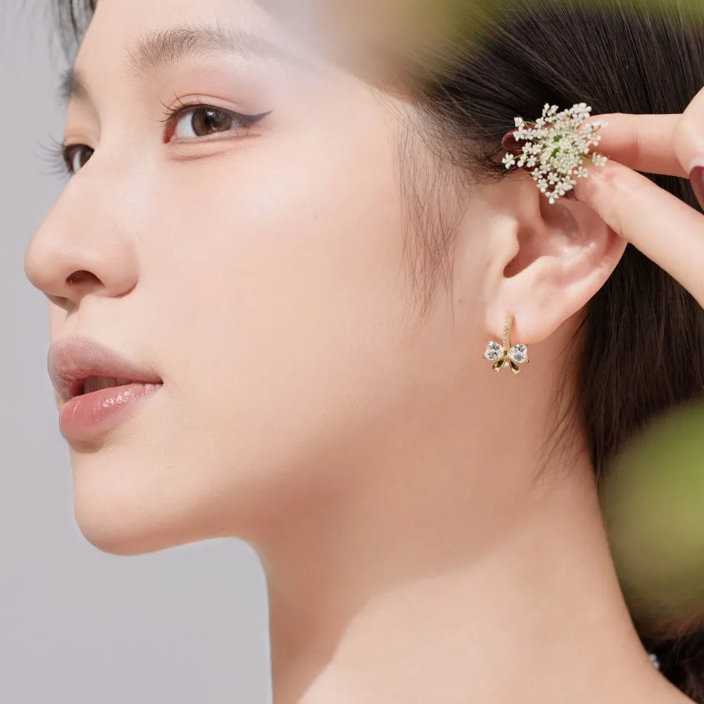 925 silver bowknot ear studs electroplated platinum finish on white background