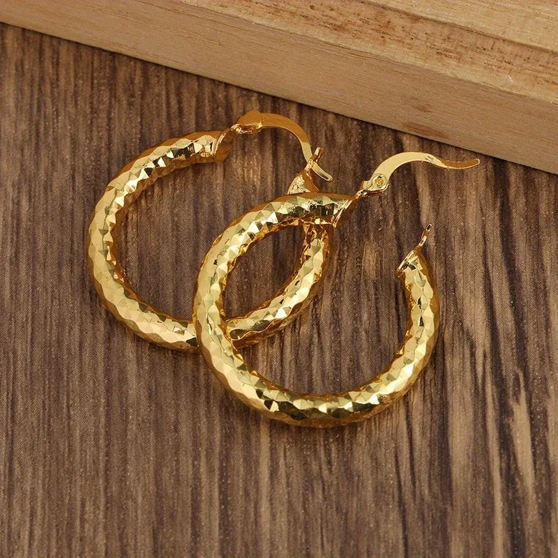 Gold retro alloy earrings for women with classic simple design in European American style