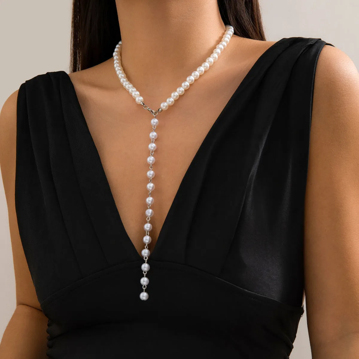 Round beads chain beaded pearl niche necklace with imitation pearl pendant in gold or white