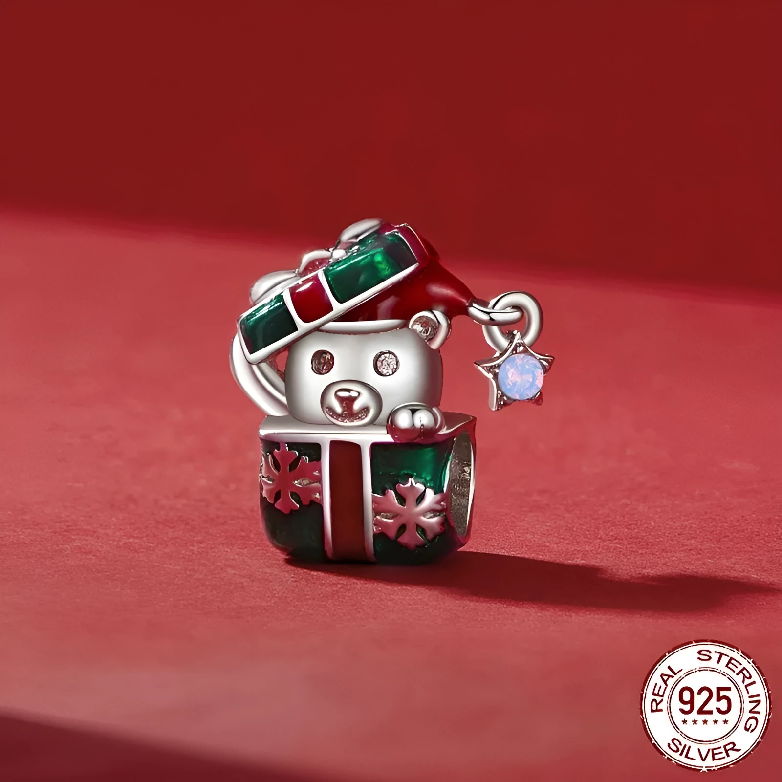 Little Bear Christmas gift box containing a single 925 silver bead with dripping oil finish in BSC940 colour, 14mm size