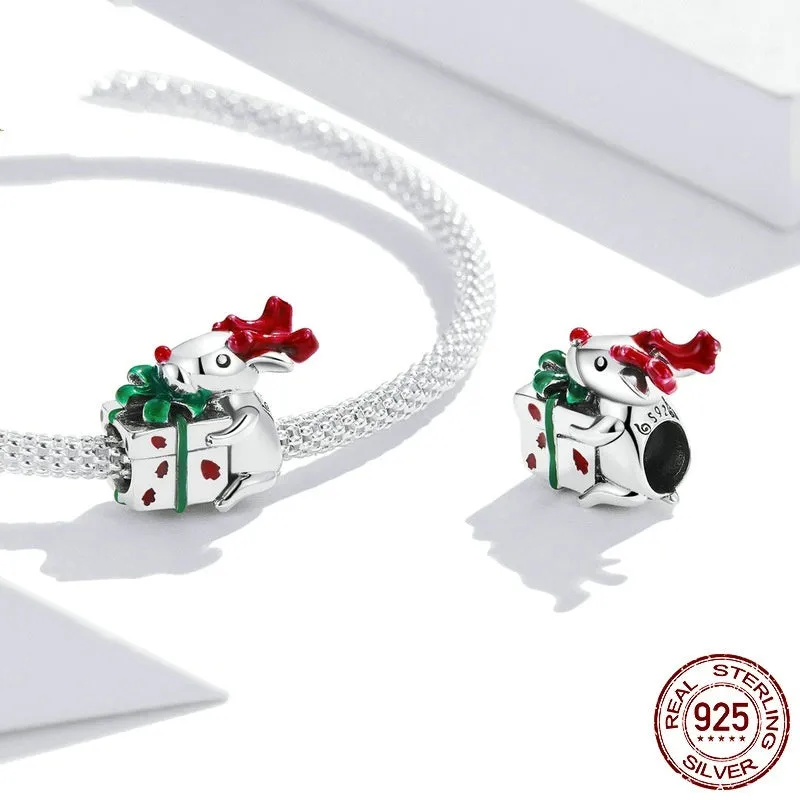 Single 925 sterling silver reindeer bead with dripping oil finish, 1.1x1.4 cm, on white background