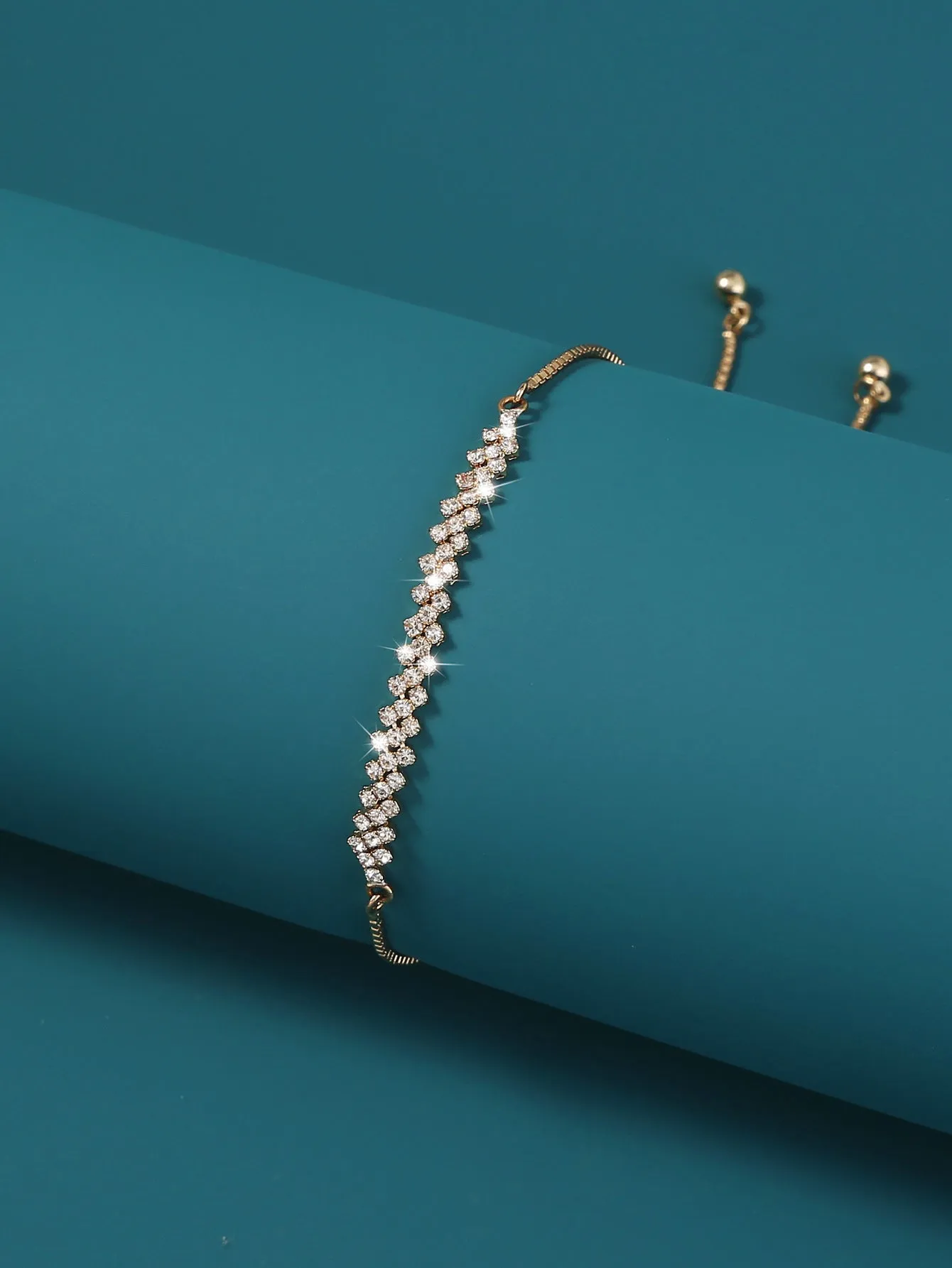 Lucky tree zircon bracelet for women with electroplated metal construction