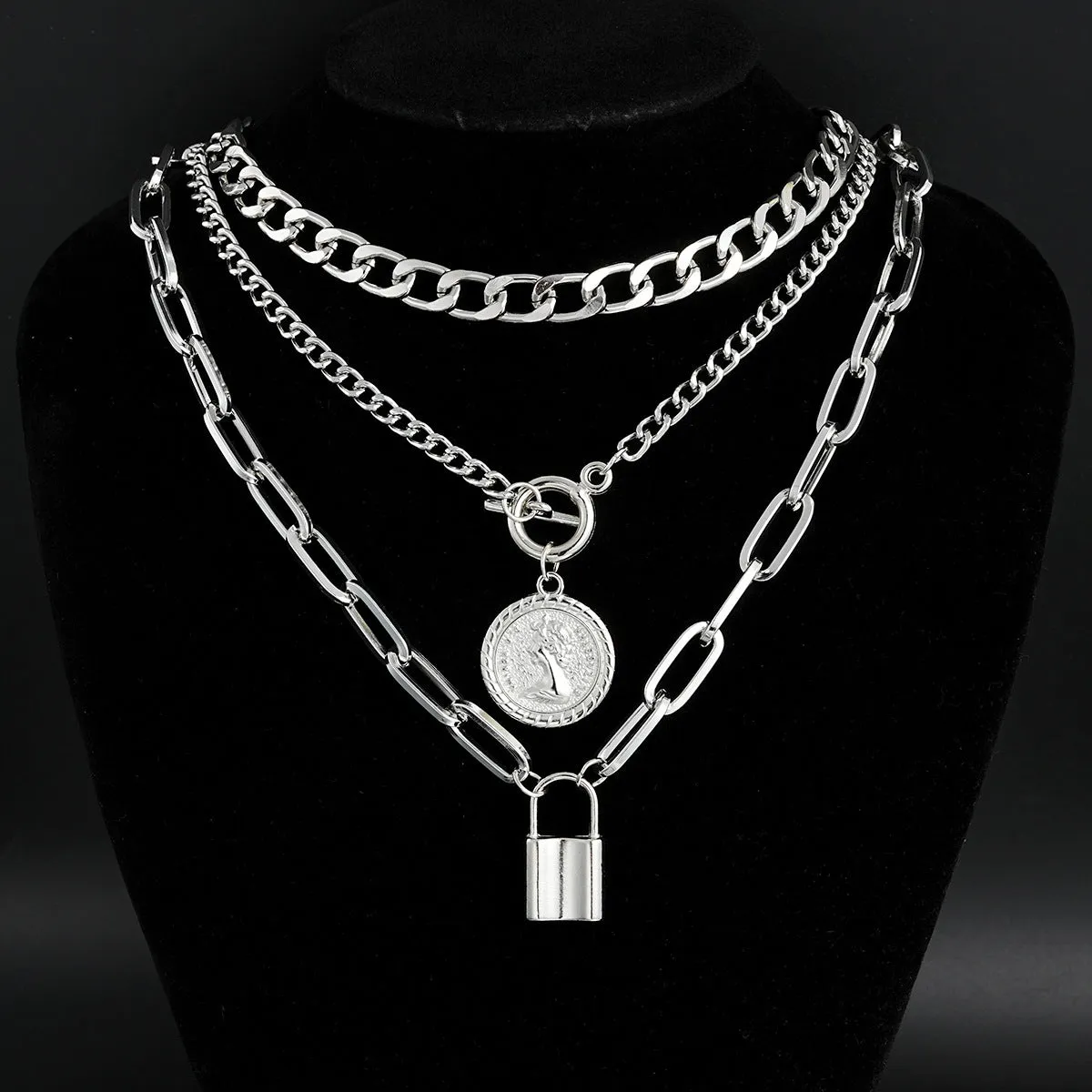 Women's light luxury geometric zinc alloy necklace set with electroplated finish, three colour options