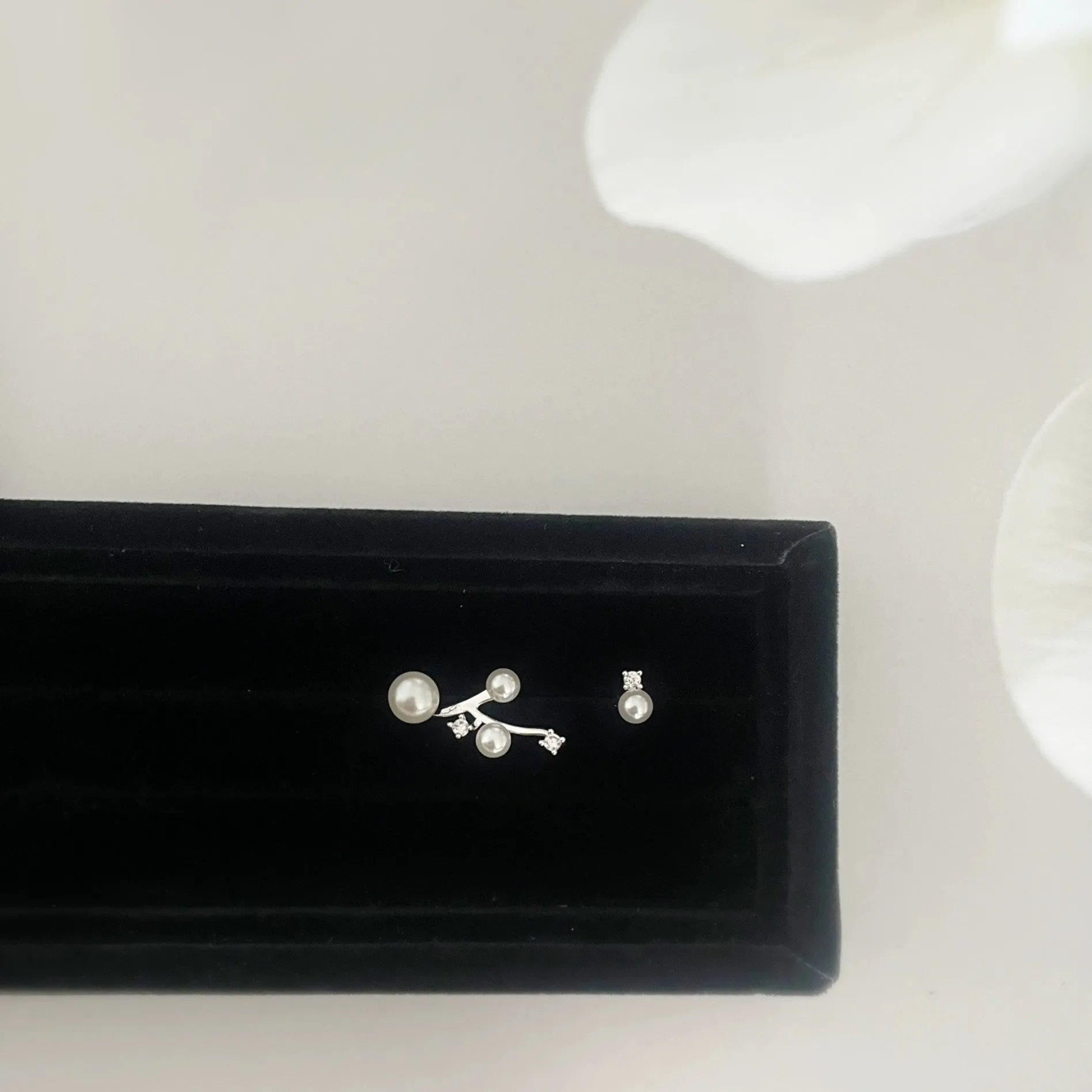 S925 sterling silver starry pearl asymmetric stud earrings handcrafted in white colour for women
