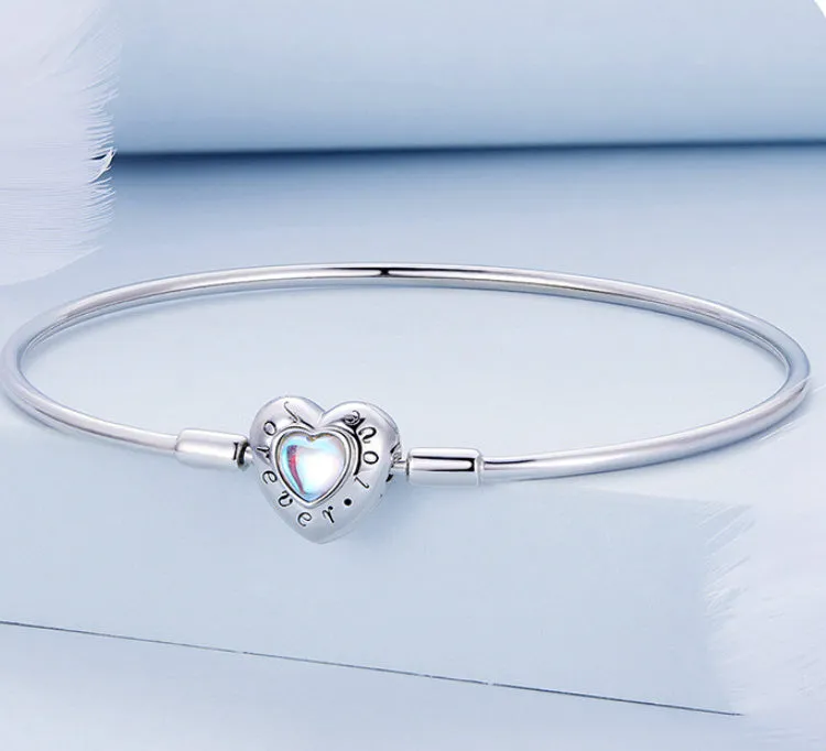925 silver electroplated heart-shaped moonstone bracelet Korean style on white background