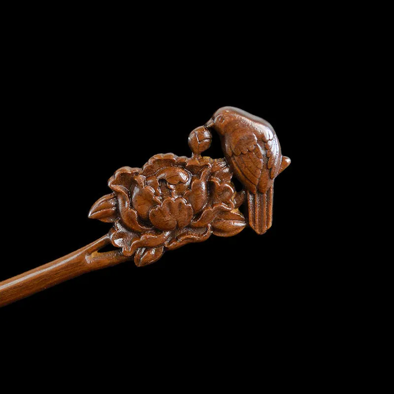 Gold Sandalwood daily updo gadget hair claw hairpin in New Chinese style geometric shape, wood material