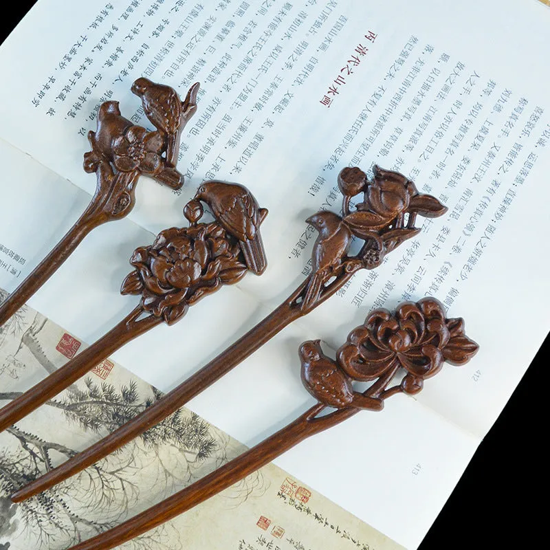 Gold Sandalwood daily updo gadget hair claw hairpin in New Chinese style geometric shape, wood material