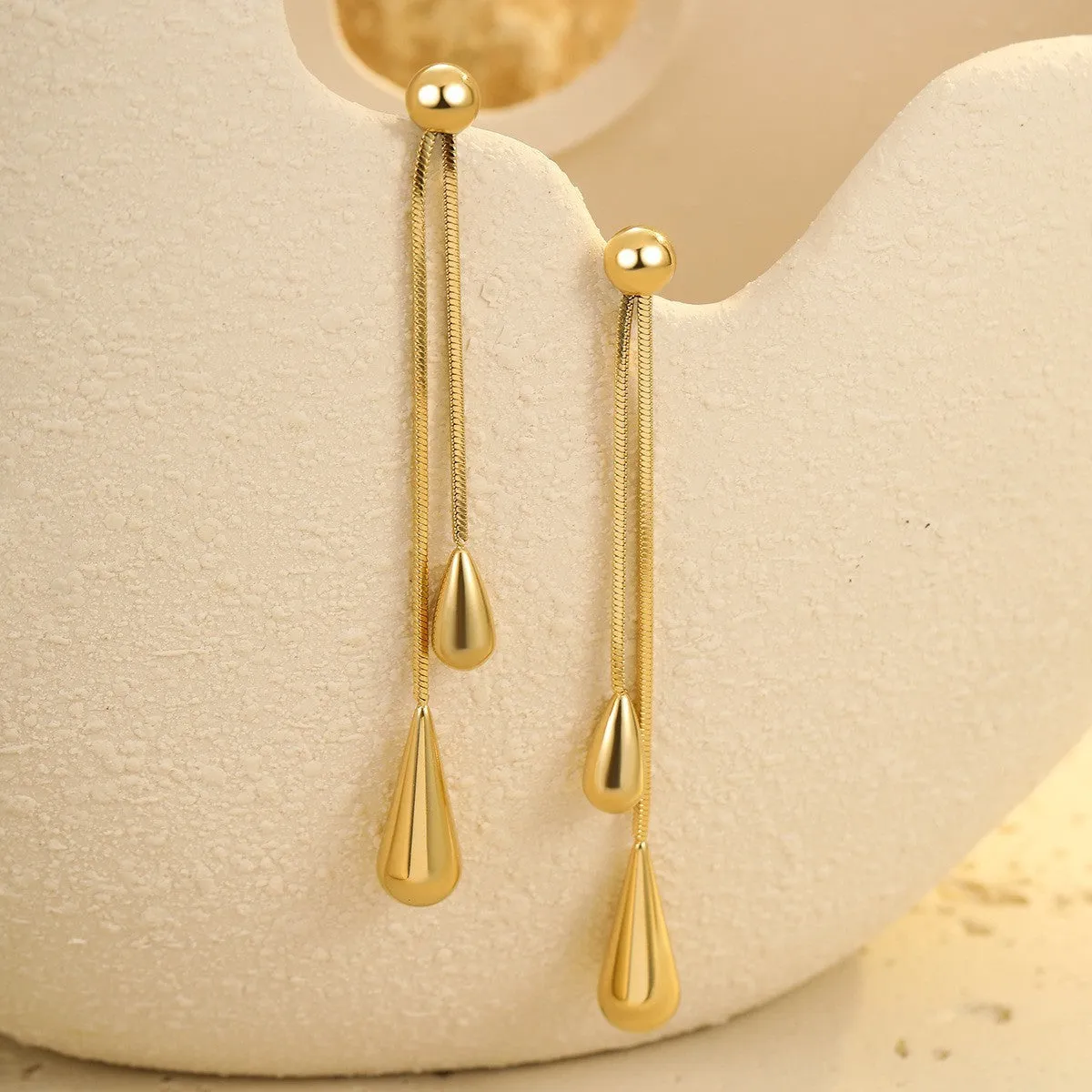 Stainless steel tassel water drop earrings with Y-word chain ornament in 18K gold electroplated finish, geometric drop-shaped design