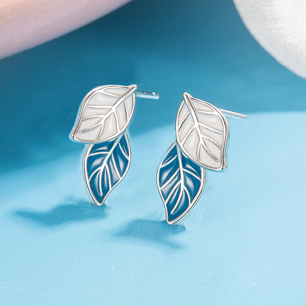 Copper leaf-shaped stud earrings with white gold colour plating and post fastening