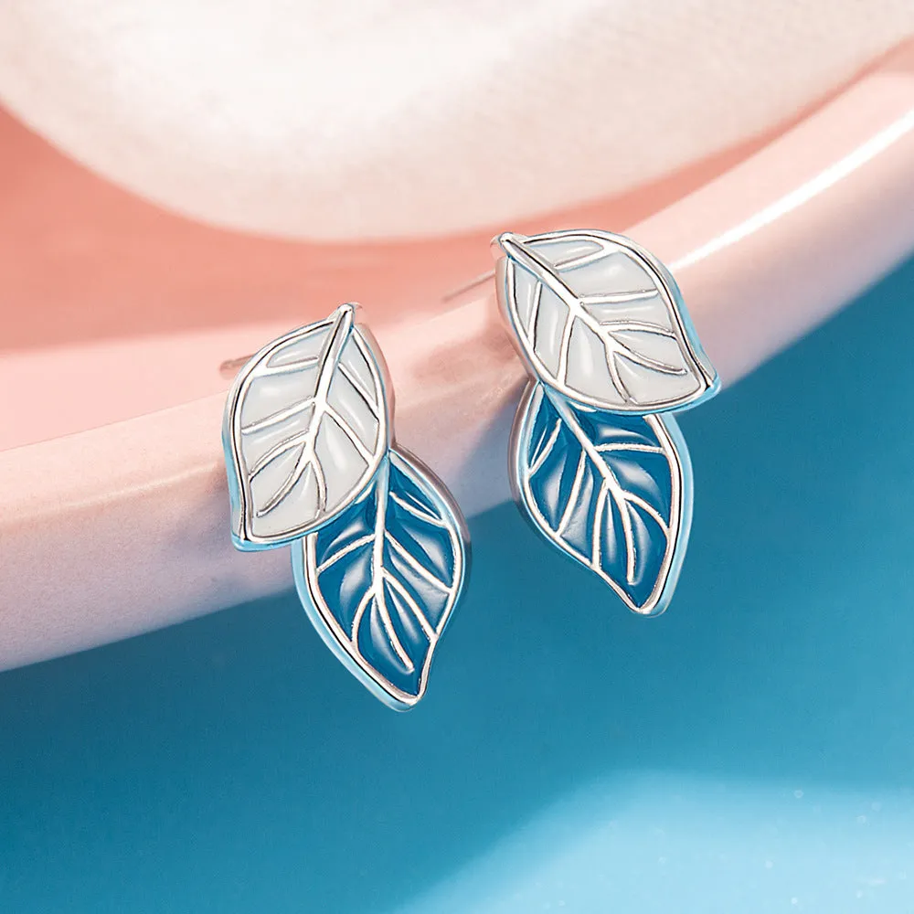 Copper leaf-shaped stud earrings with white gold colour plating and post fastening