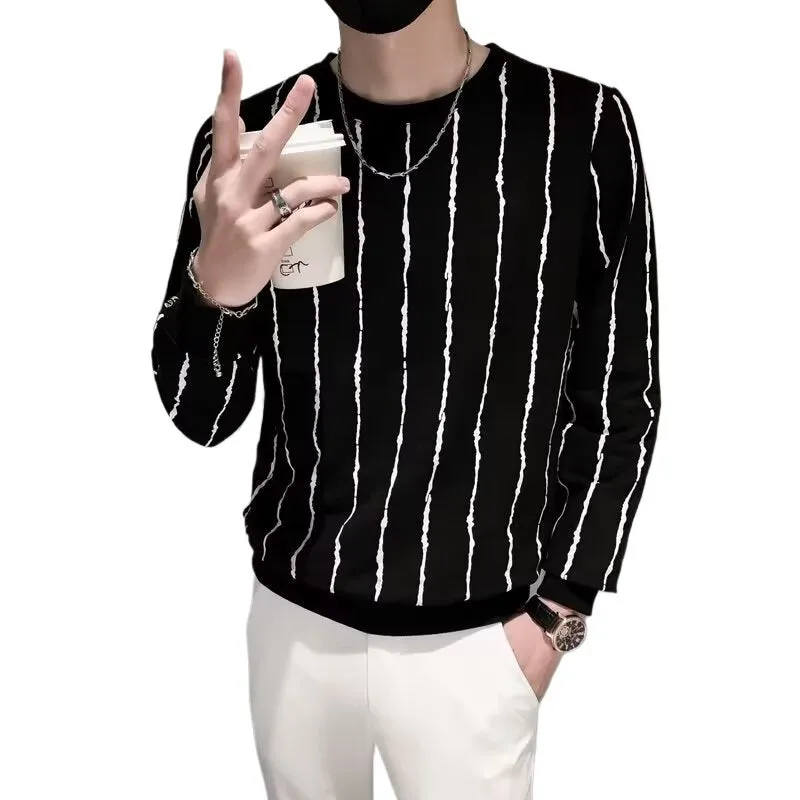 Niche men's round neck slim-fit corduroy sweater in black, pullover style