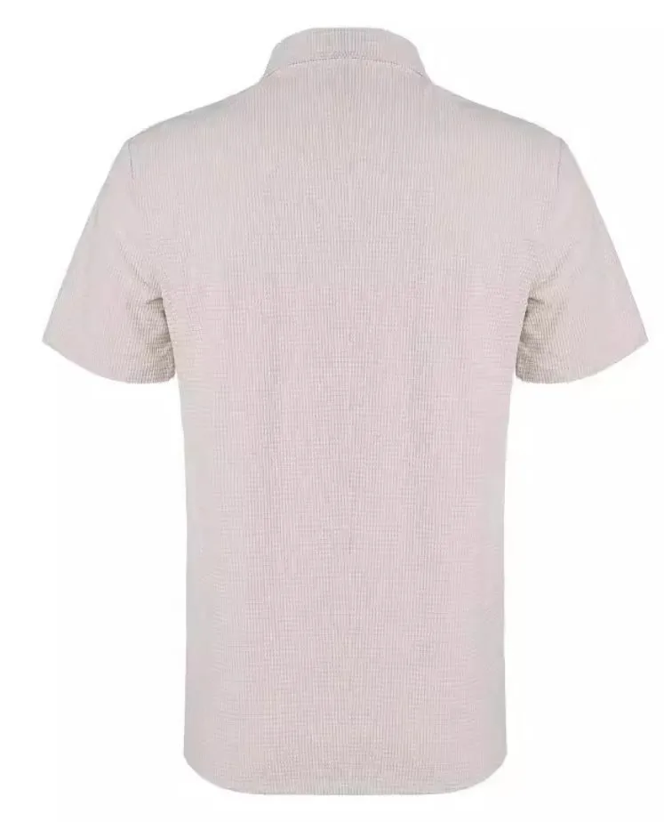 Men's casual waffle texture short-sleeved shirt in off-white with slim fit and classic collar
