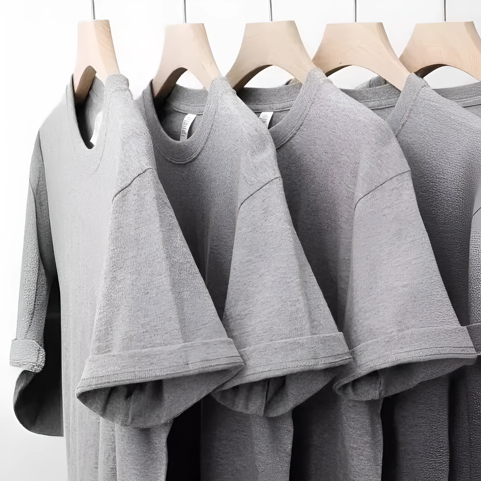Loose half sleeve bottoming shirt in 260g heavy pure cotton with small American neckline, shown in ivory white