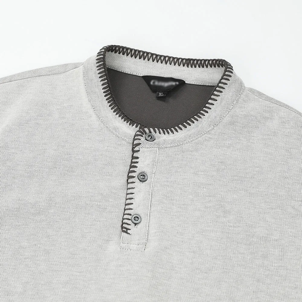 Men's short-sleeved polo shirt in cotton with loose fit, light gray colour, front view