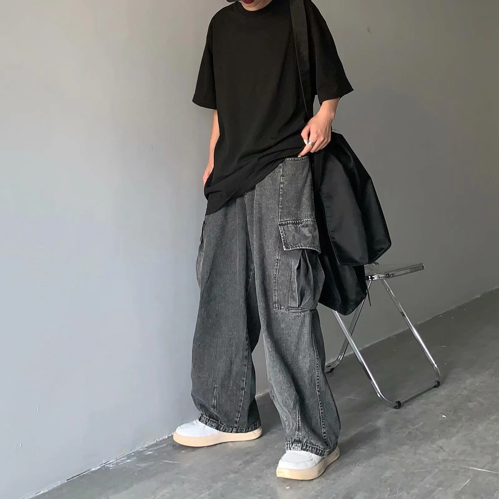 Street retro loose cargo jeans with large pockets, cropped straight-leg, in blue colour