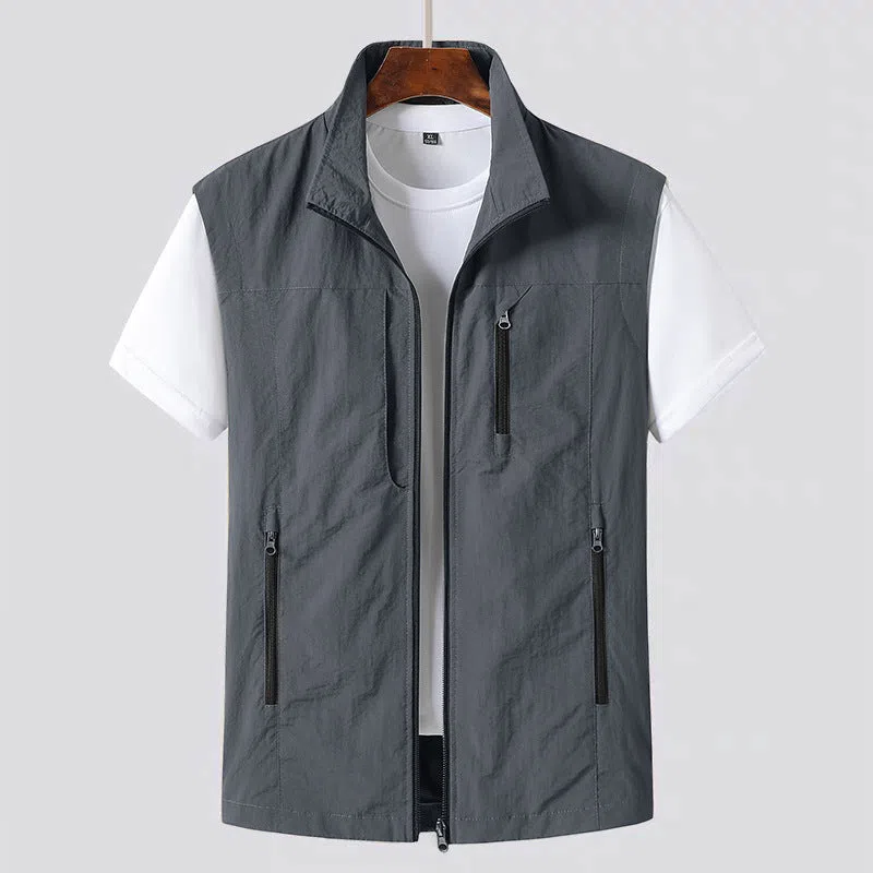 Breathable multi-pocket outdoor casual vest jacket in khaki, slim fit with zippered pockets and straight hem