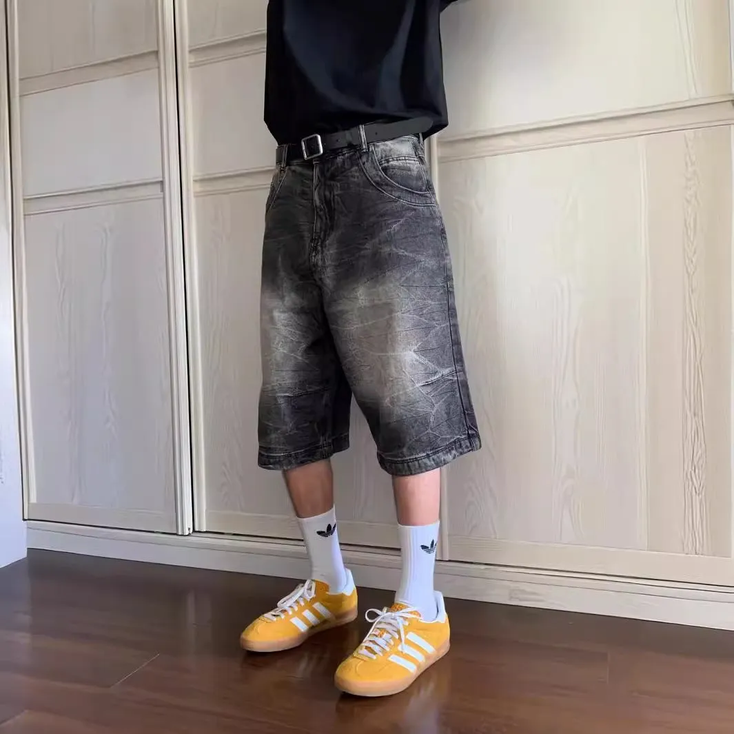 Men's loose fit washed denim shorts in straight-leg retro style