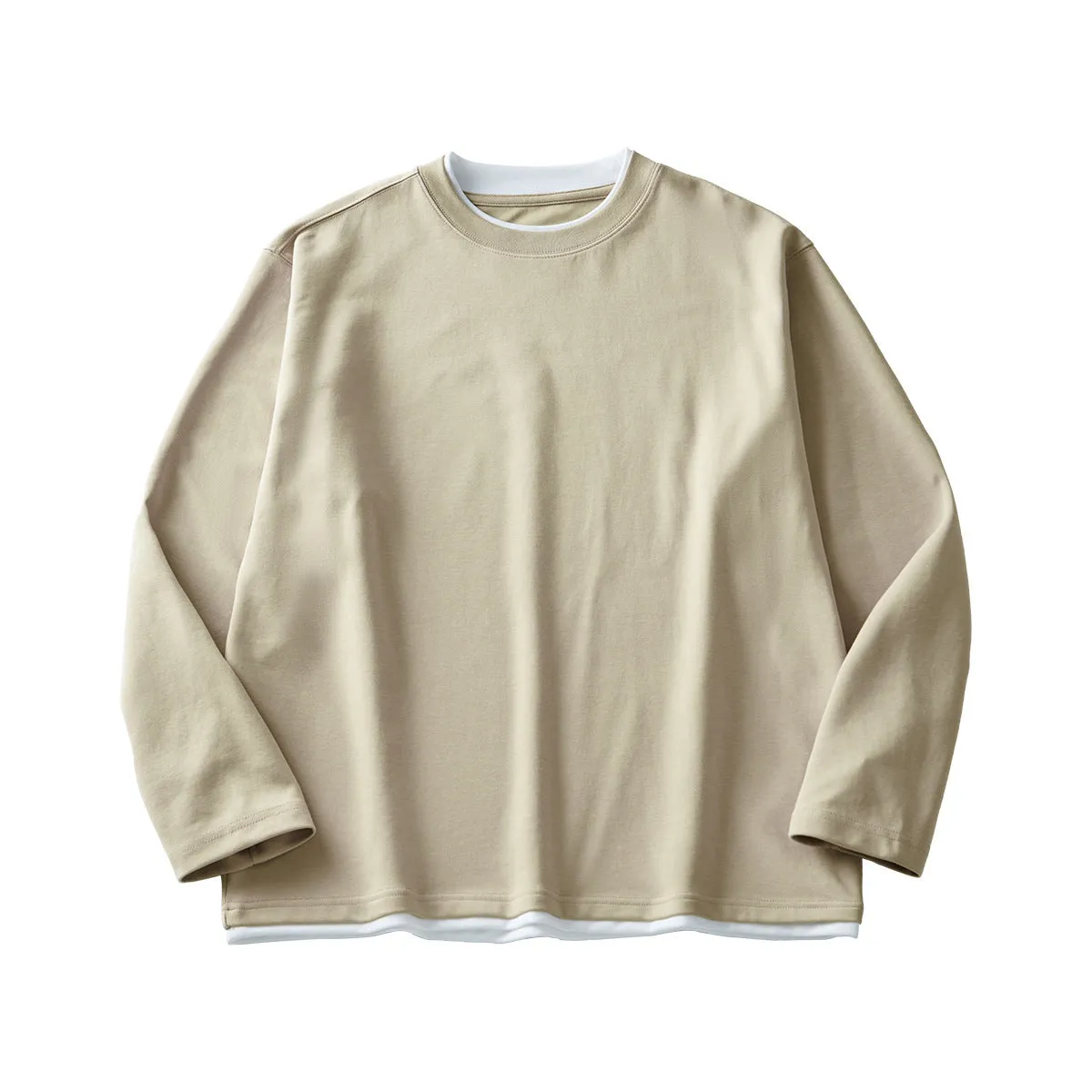 Man wearing a loose fit long-sleeved round neck t-shirt in a solid colour