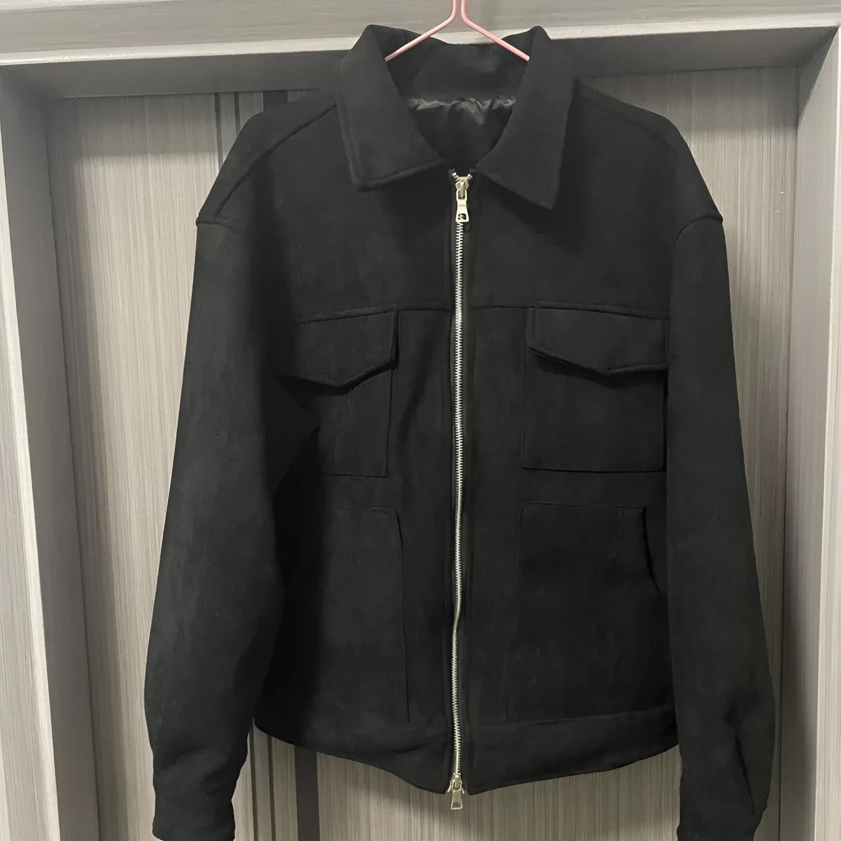 Men's thick zipper jacket with large pockets in slim fit design