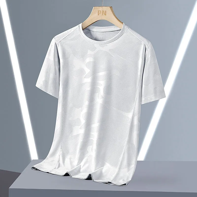 Men's loose fit camouflage print short sleeve T-shirt in quick-drying nylon fabric.