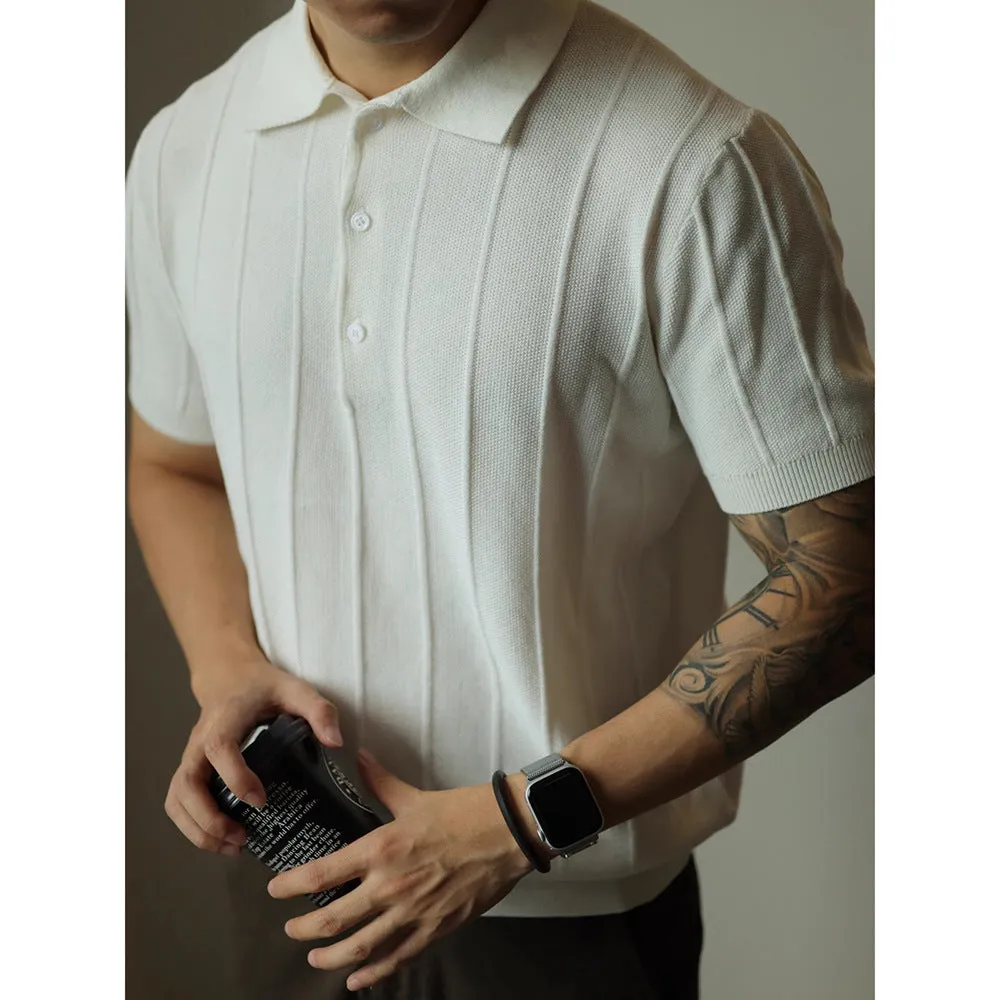 Men's solid colour loose-fit basic T-shirt in black and white options.