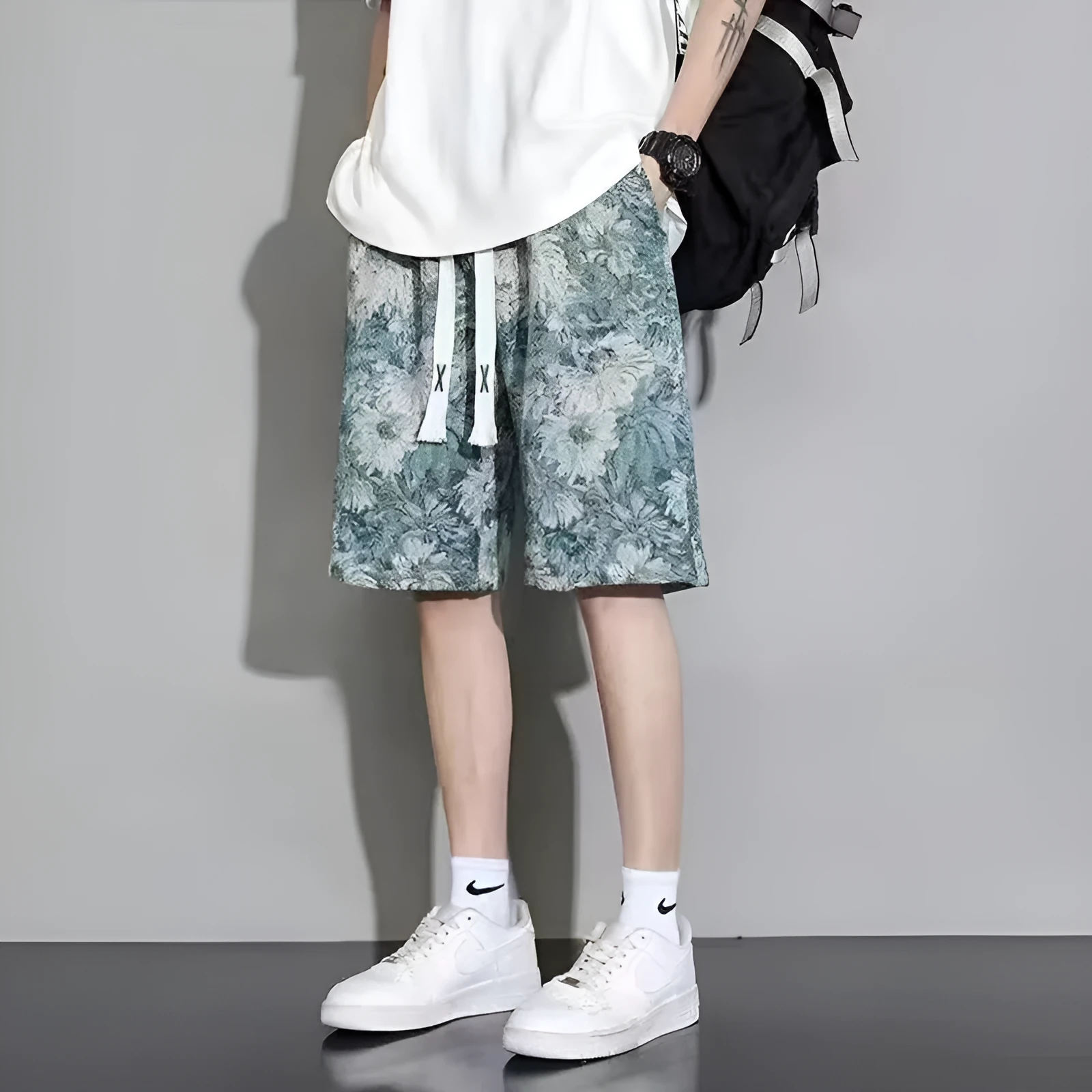 Men's summer fashion shorts in polyester with fifth pants length, showing bear print design.