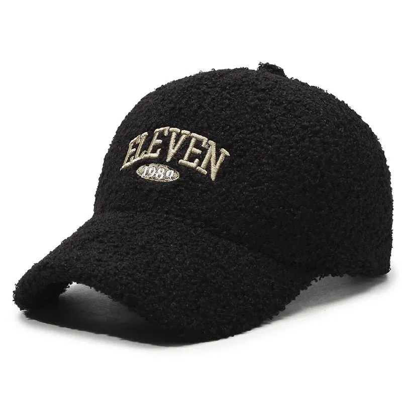 Winter baseball cap in machine-embroidered polyester with adjustable strap and dome crown in seven colour options