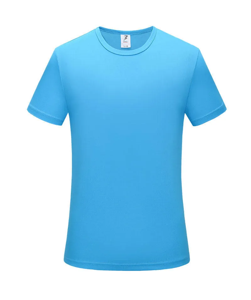 Man wearing a slim fit quick-dry short sleeve T-shirt in a solid colour.