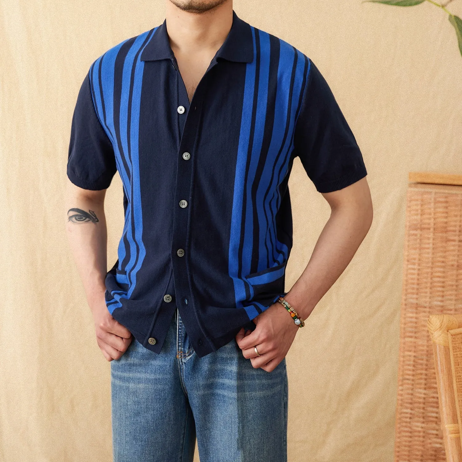 Man's short-sleeved striped polo cardigan with a lapel collar in a light blue colour.