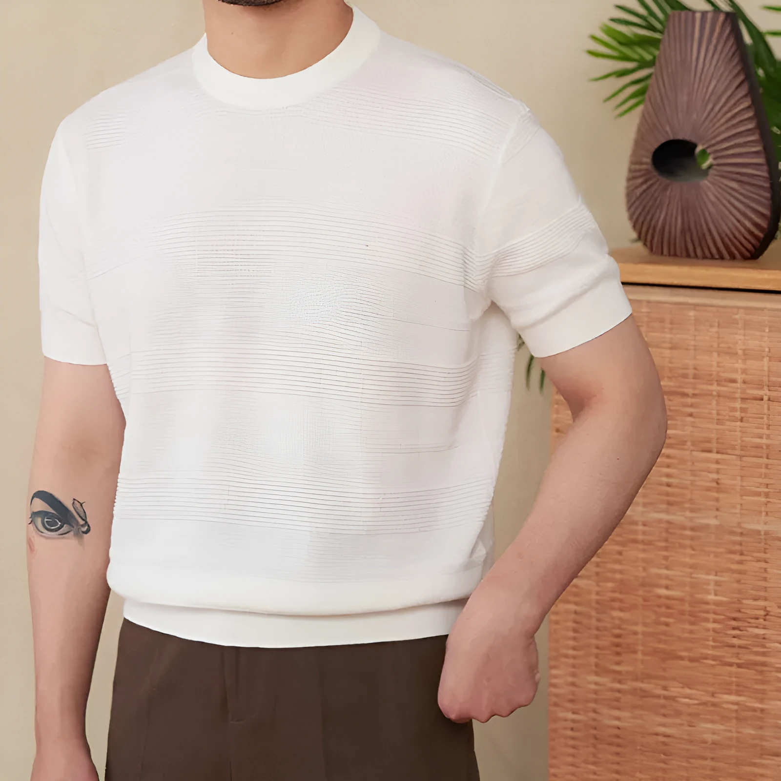 Pure cotton retro summer t-shirt in off-white or royal blue with round neck and short sleeves