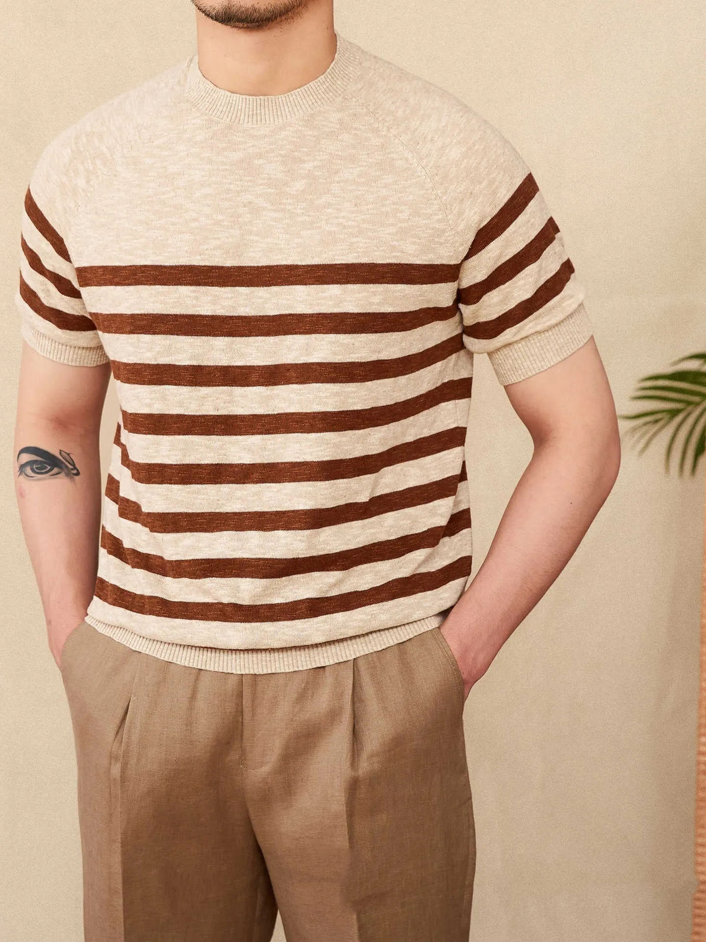 Men's striped linen cotton blend short sleeve t-shirt in round neck design