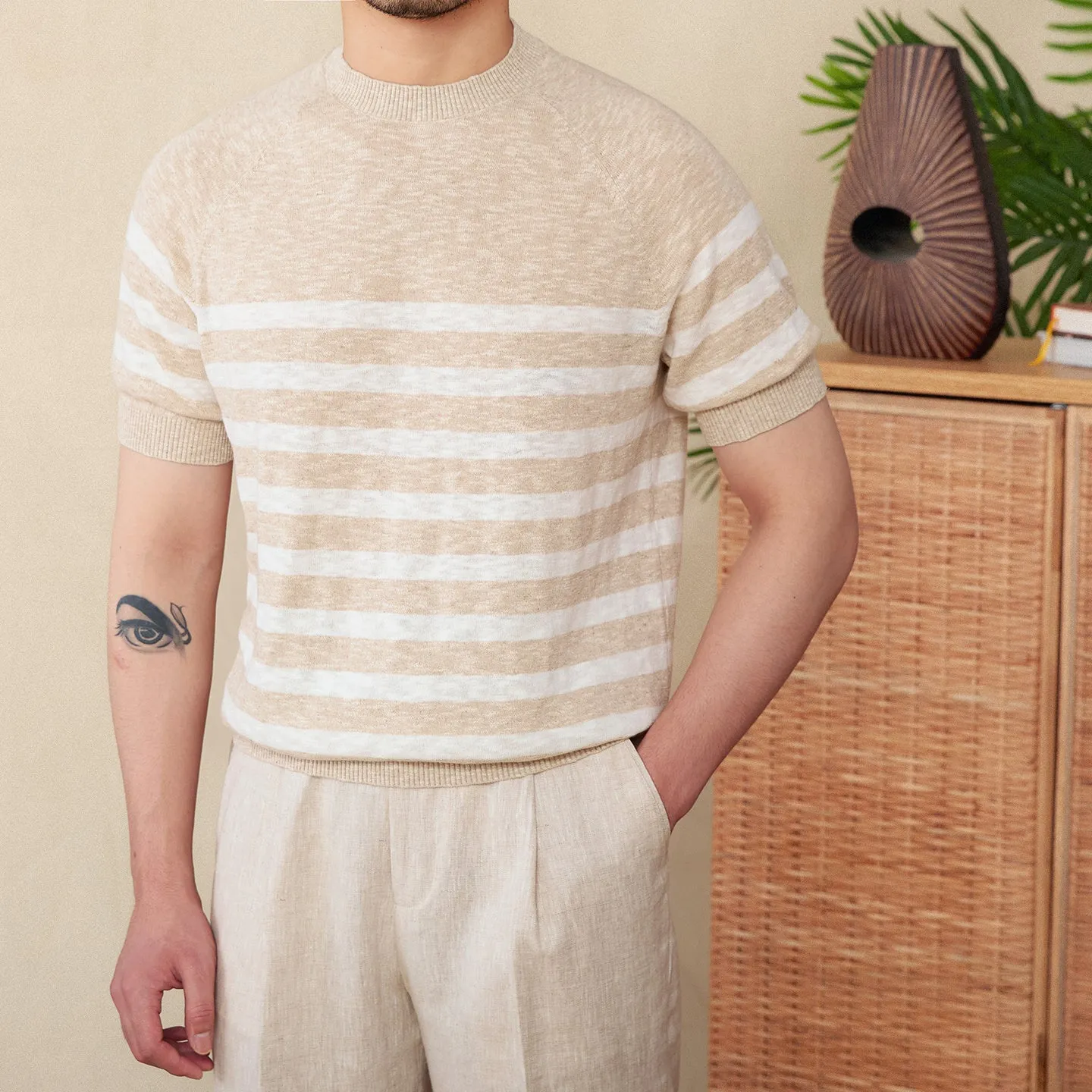 Men's striped linen cotton blend short sleeve t-shirt in round neck design