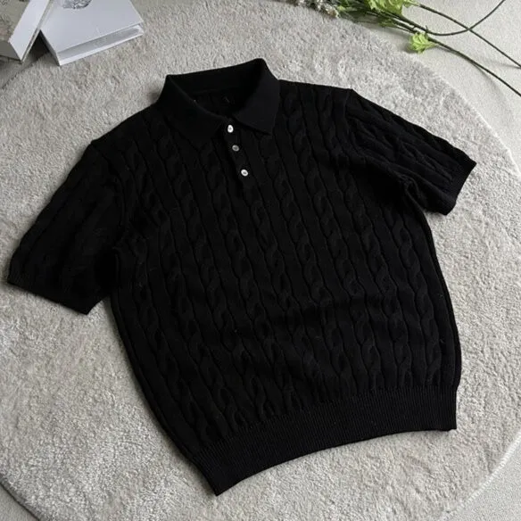 Man wearing a gray knitted short sleeve crew neck t-shirt, casual summer outfit.