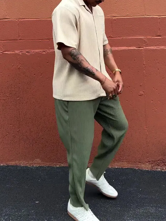 Men's green pleated casual trousers with regular fit and ankle-length cut