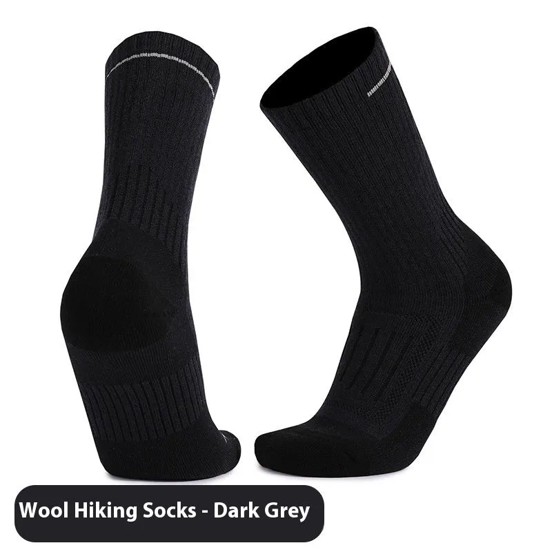 Men's and women's wool knee-high sports socks for skiing in black colour, anti-slip design