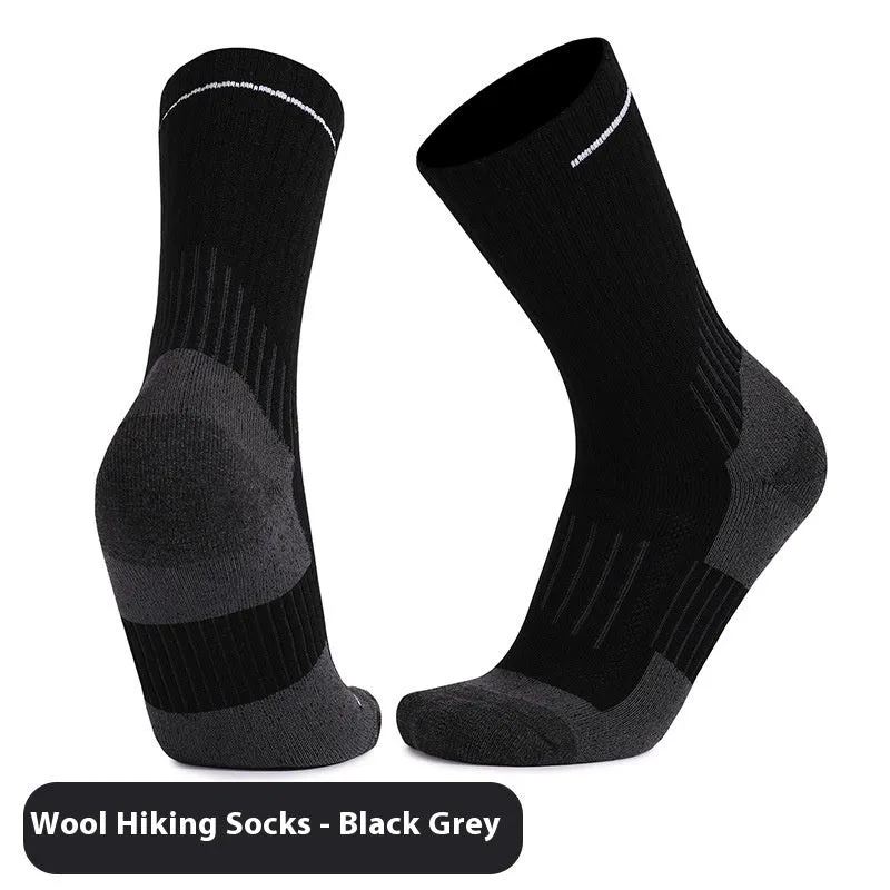 Men's and women's wool knee-high sports socks for skiing in black colour, anti-slip design